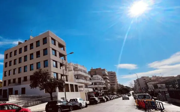 HOMEBASE 5 – Modern Apartment with Terraces and Pool Access, Palma - Image 3
