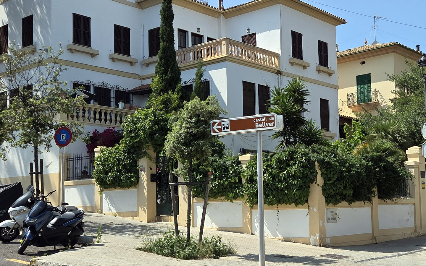 Surrounding Bellver Luxury in Palma with Mallorca Homebase