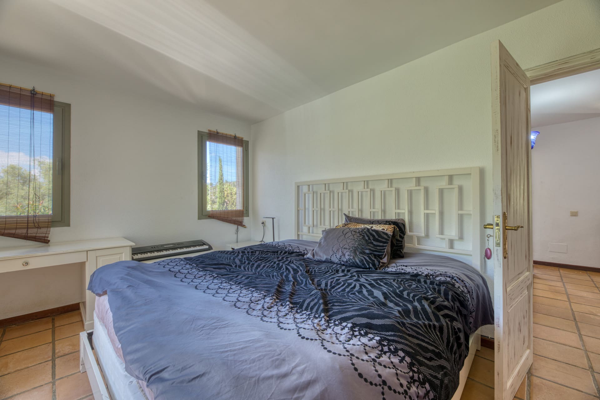 1760459070-dd89fcab-6a26-4ced-9d4a-c0fff96308e0