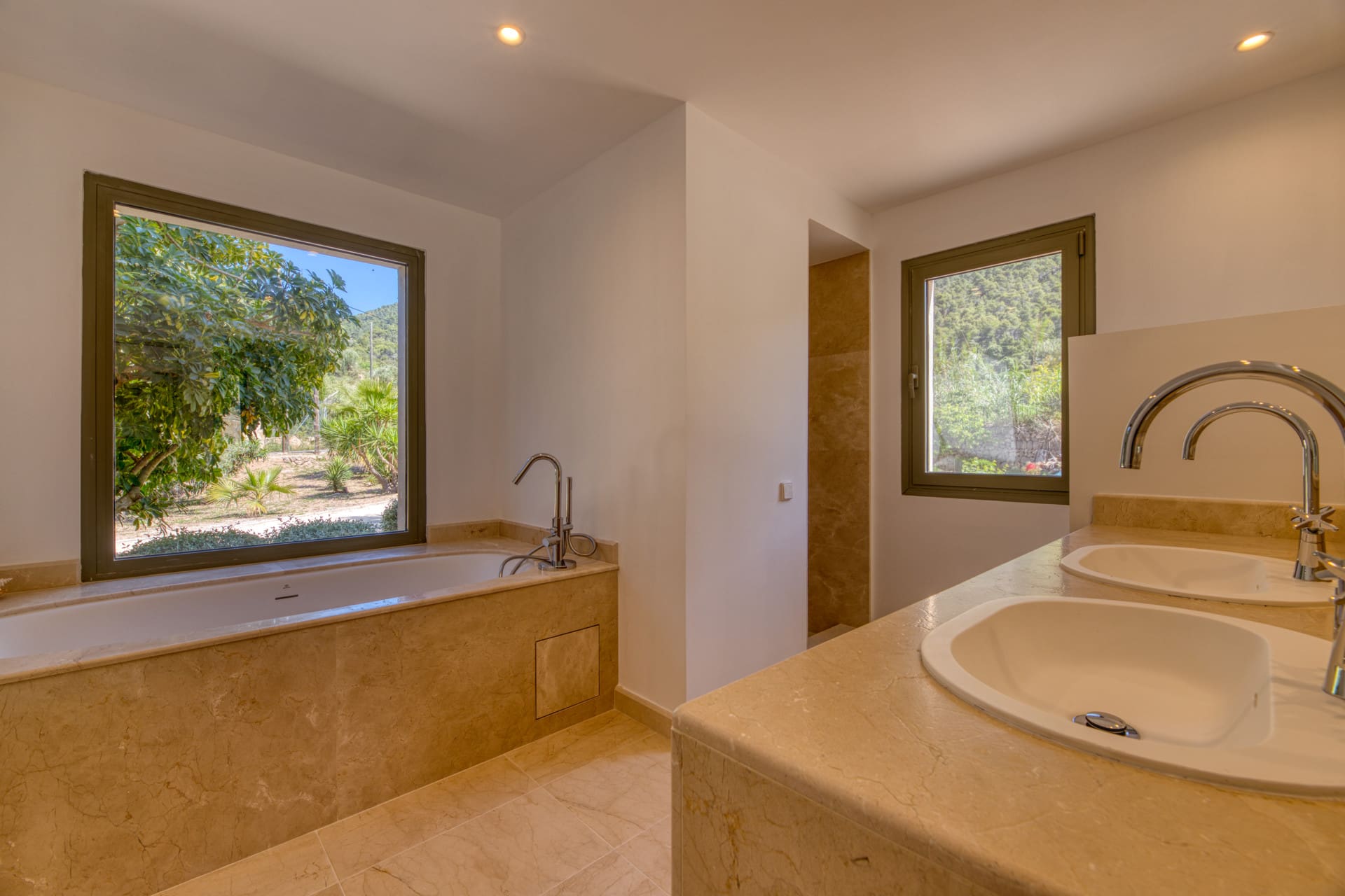 1760459074-a5e33828-bfb1-4fa2-8024-ebfd69babc19