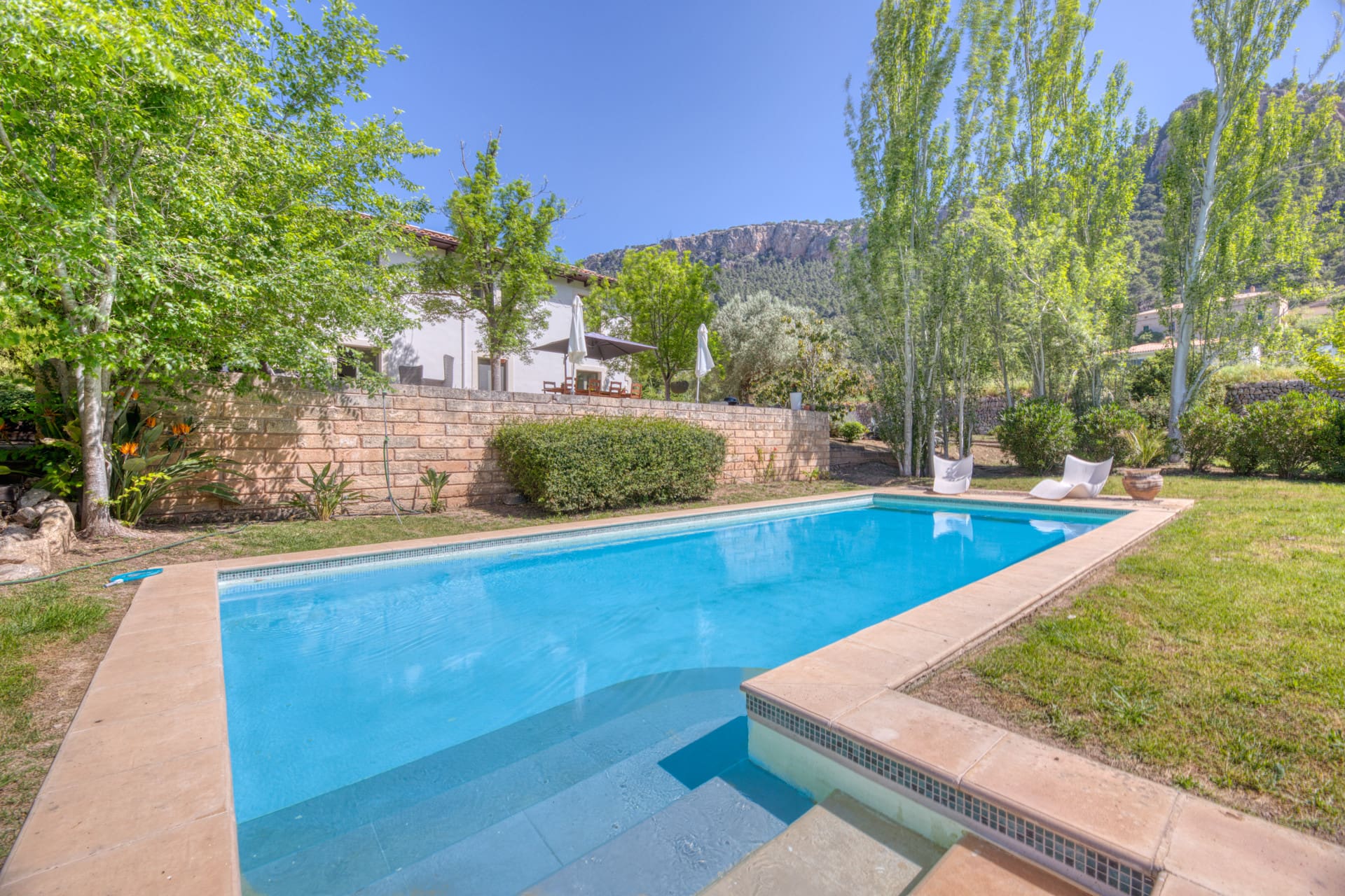 1760459094-0e10610e-2e4b-48dc-b7bd-f2fd0ba6364f