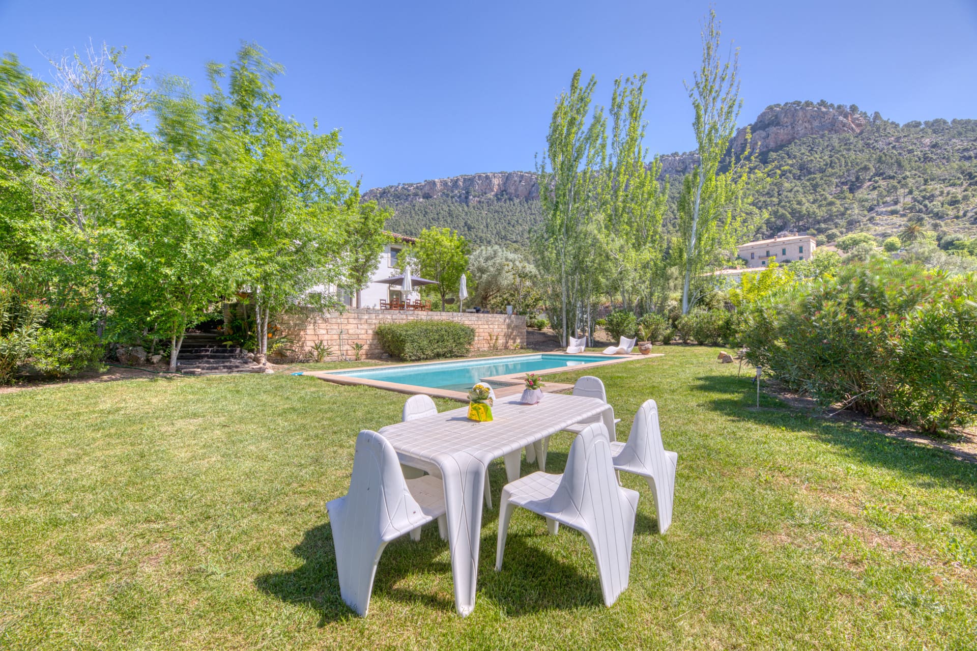 1760459105-1ebc4cb2-d237-4468-a8c7-b0c7efa3ec4c