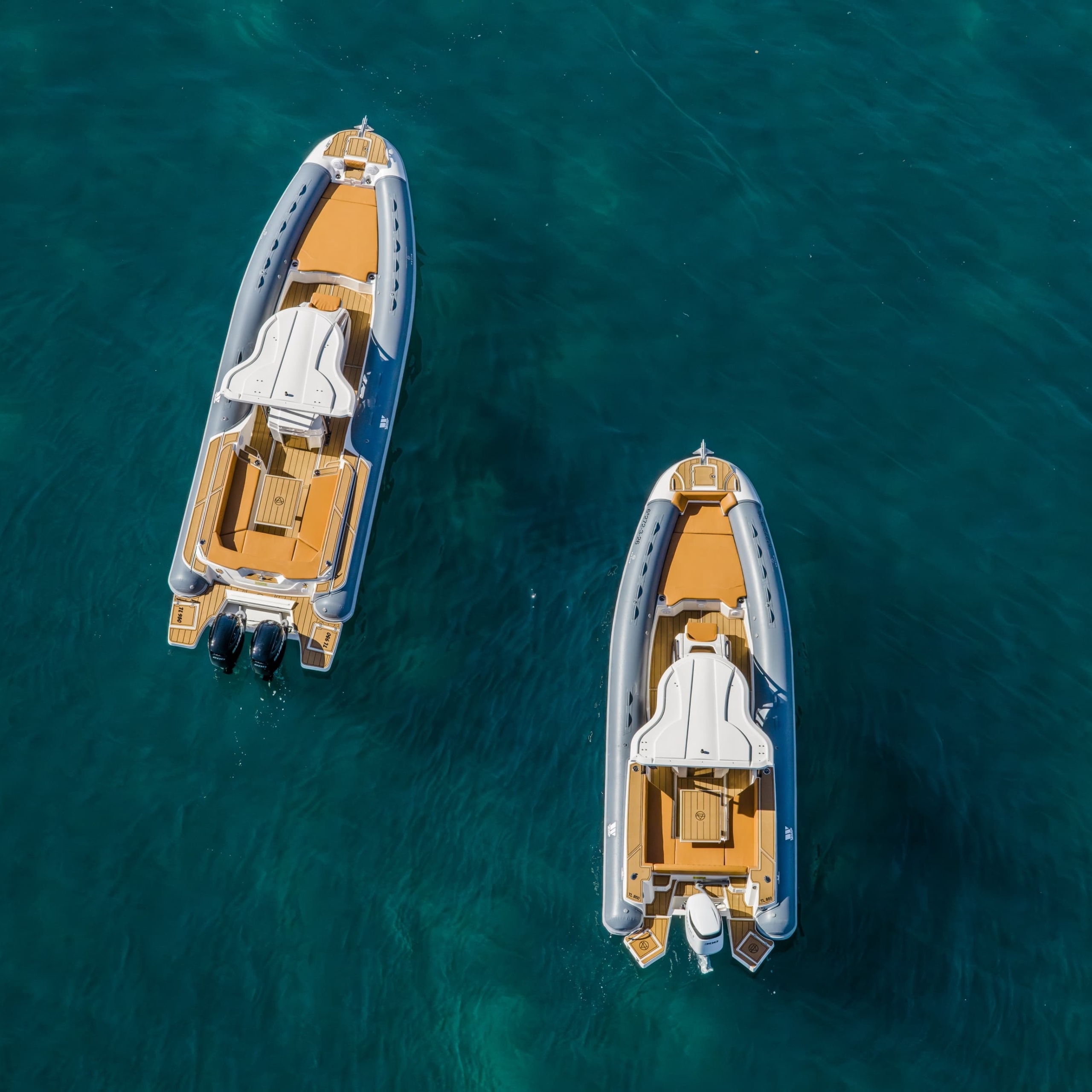 Barques en una cala tranquil·la de Mallorca
